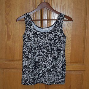 CHICO'S SIZE 0 SMALL BLACK AND WHITE FLORAL SCOOP NECK STRETCH TANK TOP